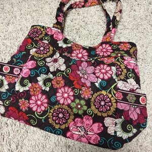 Vera Bradley Tote with pockets